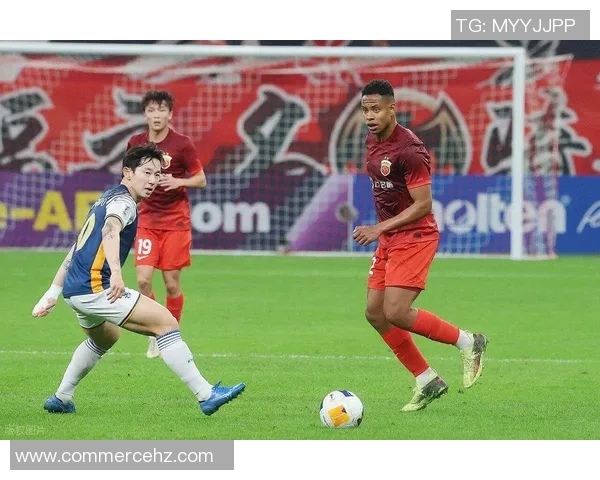 韦林顿在蓉城中超赛场展现风采引发球迷热议与期待