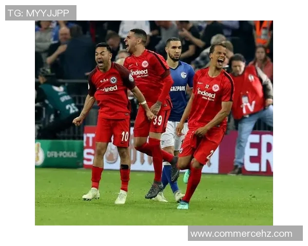 法兰克福主场大胜科隆稳步追赶德甲前四位置 法兰克福主场大胜科隆稳步追赶德甲前四位置