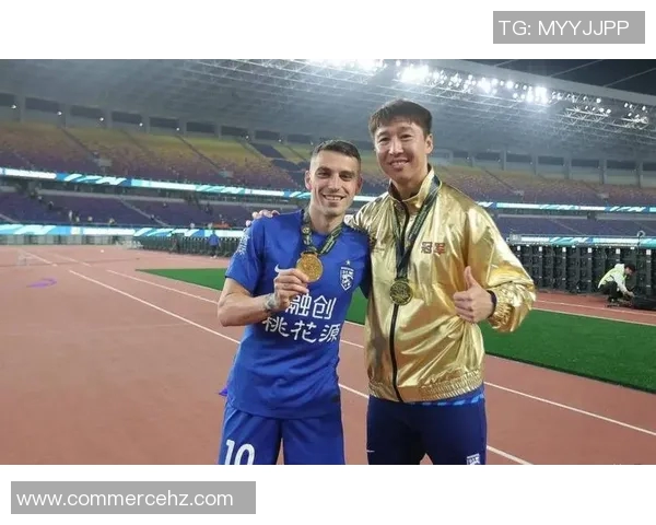 斯坦丘助攻助力球队逆转胜利展现出色团队合作精神